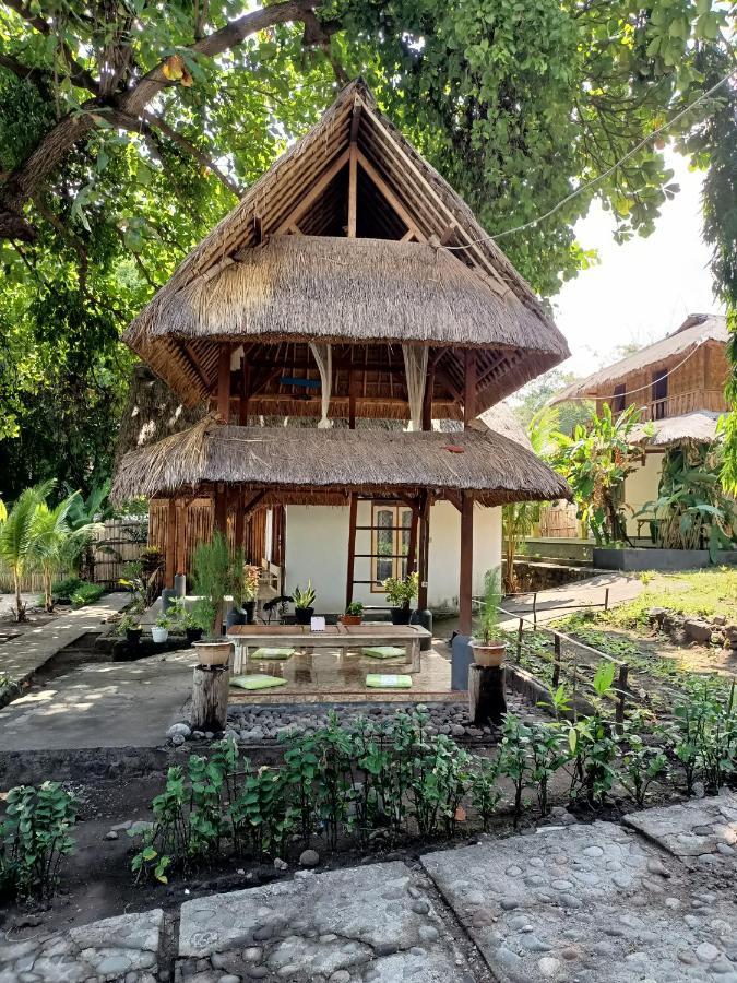 Cassabonelly Hotell Maumere Exteriör bild